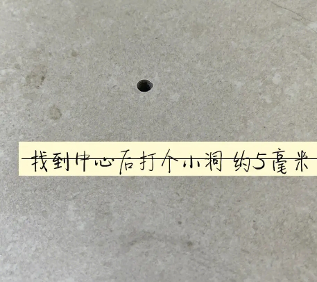 潢川瓷砖空鼓维修公司专业解答在瓷砖铺贴过程中，如果砂料搅拌不均匀，将会带来以下问题
